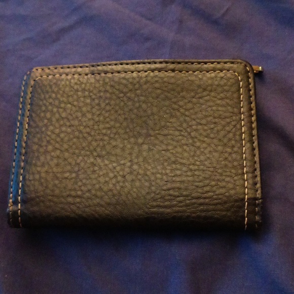 Relic brand change purse multi-pockets snap button zippers. Cards and cash - Picture 6 of 7